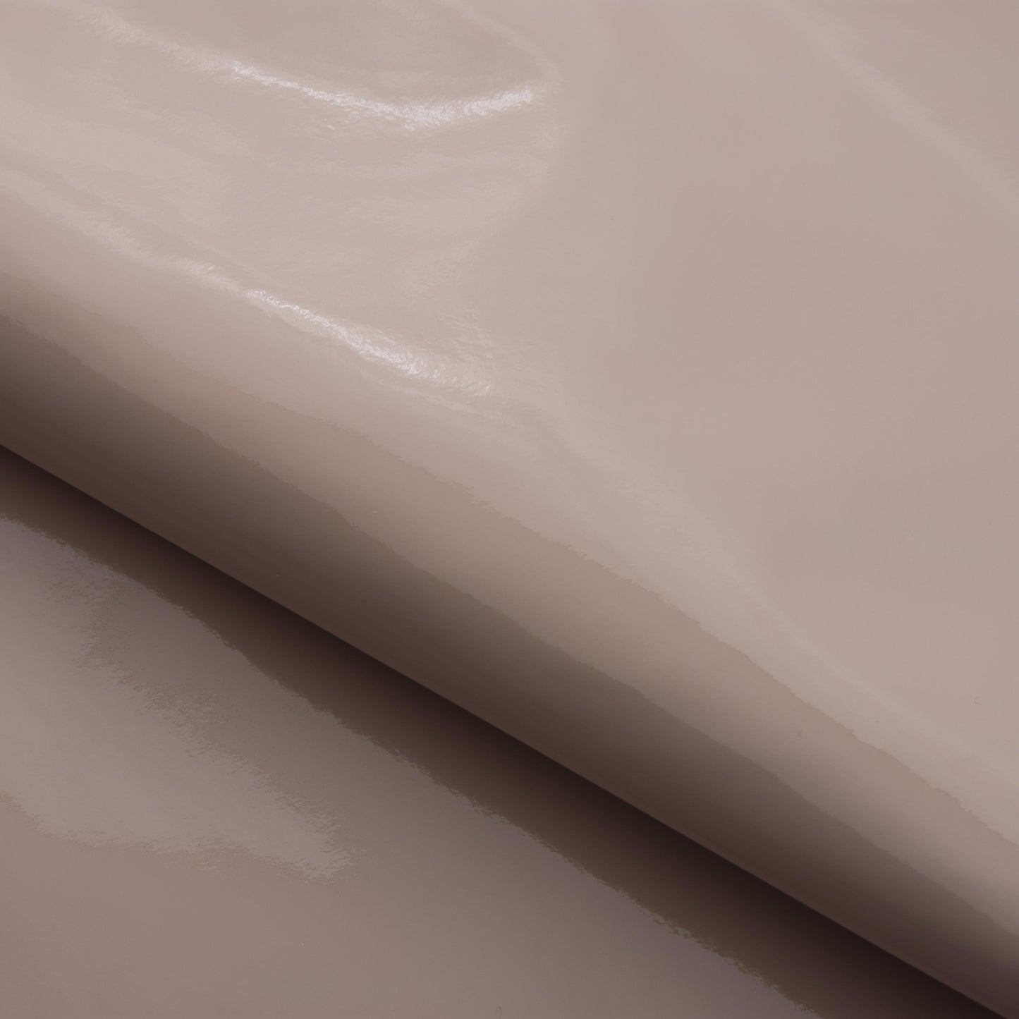 
                  
                    MC106 glossy microfibre leather
                  
                