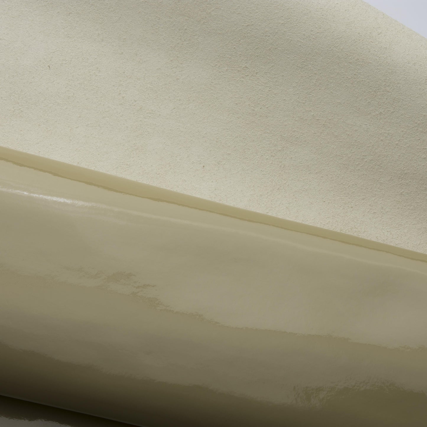 
                  
                    MC106 glossy microfibre leather
                  
                
